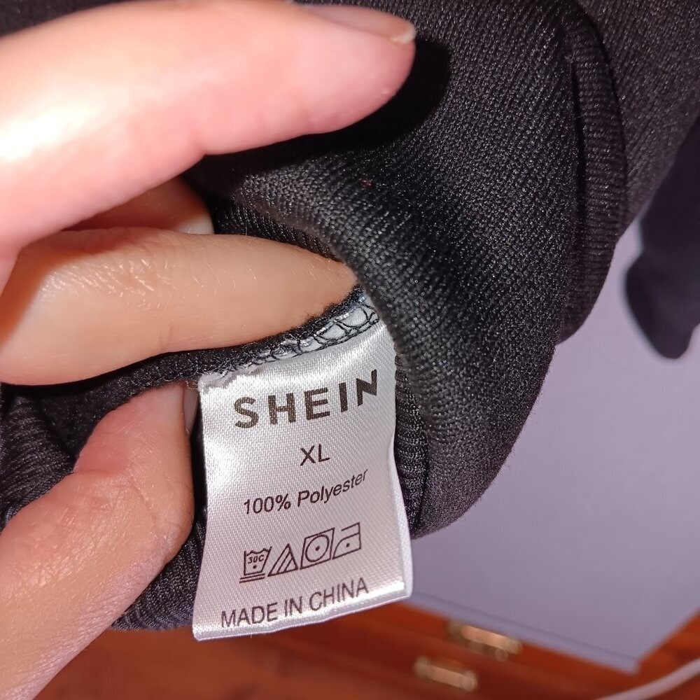 SHEIN Halloween Ghost Sweatshirt XL Black Gothic Spooky Graphic Crewneck Fleece - Picture 4 of 4